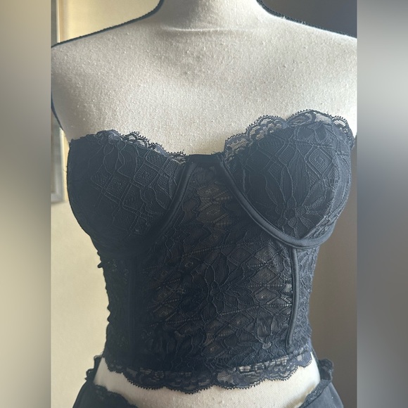 Elegant Black Lace Bustier and matching skirt 2 piece set - Picture 7 of 10